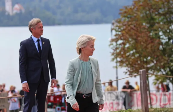 Premier Robert Golob je  ob robu Blejskega strateškega foruma 
opravil dvostranski pogovor s predsednico Evropske komisije 
Ursulo von der Leyen.