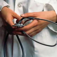 Eden od okuženih z virusom Zahodnega Nila z blažjim potekom, tudi drugi ni življenjsko ogrožen