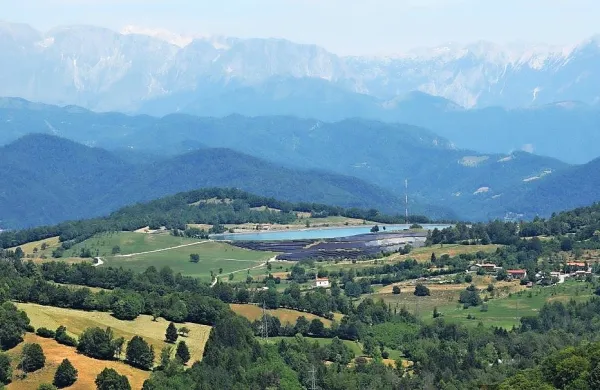 Projekcija sončne elektrarne ob zgornji akumulaciji Črpalne 
hidroelektrarne Avče.