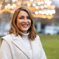Direktorica GO! 2025 Mija Lorbek trdi, da s Kulturnim domom 
dobro sodelujejo. 