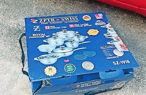 Policisti  občanom,  ki jim  neznanci  v  prodajo ponujajo posode,  
svetujejo  previdnost.  Predvsem  pa  velja, naj  nepovabljenim  
neznancem  ne  odpirajo  vrat.  