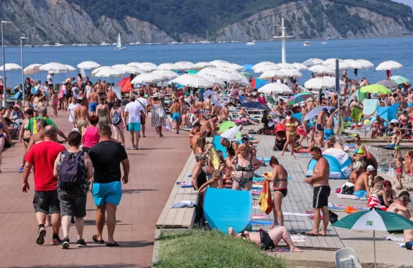 Policisti  so 19. avgusta  ob 20.20 na območju kopališča Svetilnik v 
Izoli obravnavali ugriz psa