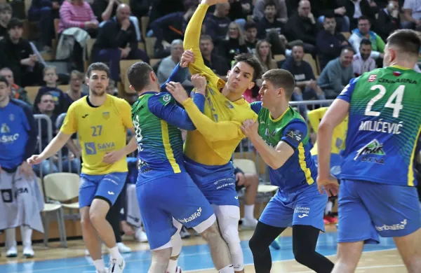 Andraž Makuc (z žogo) bo v novi sezoni tekmečeve mreže tresel v 
celjskem dresu.  