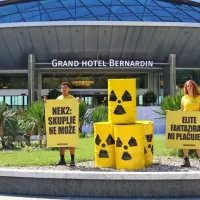 Greenpeace aktivisti s protestno akcijo na Bernardinu (FOTO)