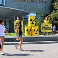Greenpeace aktivisti s protestno akcijo na Bernardinu (FOTO)