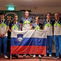Slovenska reprezentanca, z leve so Leon Križman, Martin Fras, 
Maks Koncilja, Lukas Lipužič, Žan Tončetič in kapetan Vinko 
Mojškerc
