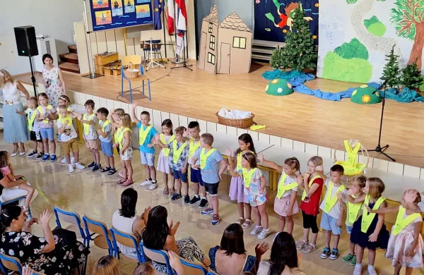 Največ prvošolčkov so sprejele tri mestne šole: OŠ Koper, OŠ 
Dušana Bordona v Semedeli (na fotografiji) in OŠ Antona Ukmarja 
na Markovcu.