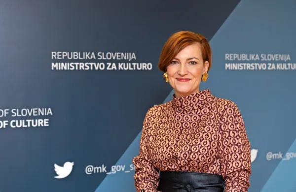 Ministrica Vrečko je v otroštvu izgubila očeta.