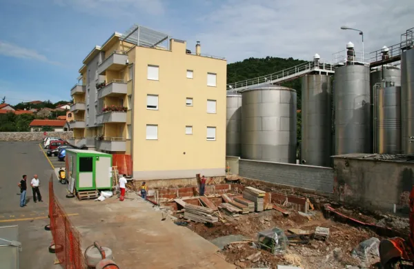 V Sežani pravijo, da je veliko pritožb prosilcev za gradbena in 
uporabna dovoljenja