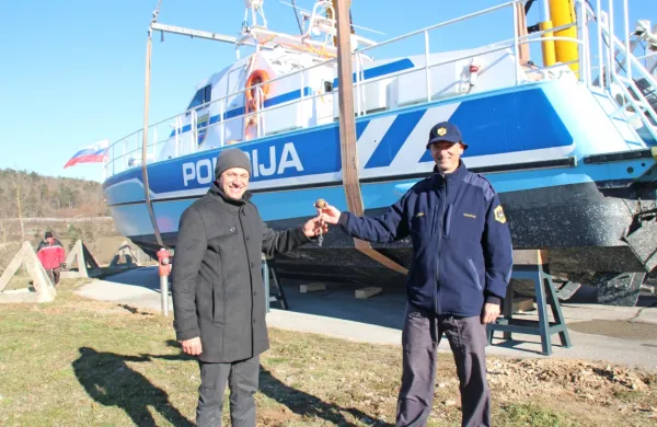 Policijski čoln P111 ob predaji novembra leta 2021 v Pivki