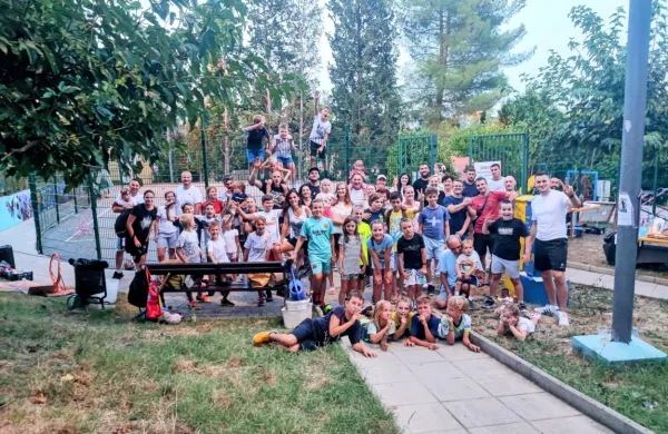 Semedelčane je povezala čistilna akcija, v kateri so sodelovali 
otroci, starši in drugi prebivalci. 