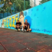 Nejc Fonda (levo) in Tai Küssel sta dva dni brezplačno ustvarjala 
grafit, na katerem sta upodobila koprska olimpijska športnika, 
judoistkinjo Andrejo Leški in kajtarja Tonija Vodiška ...
