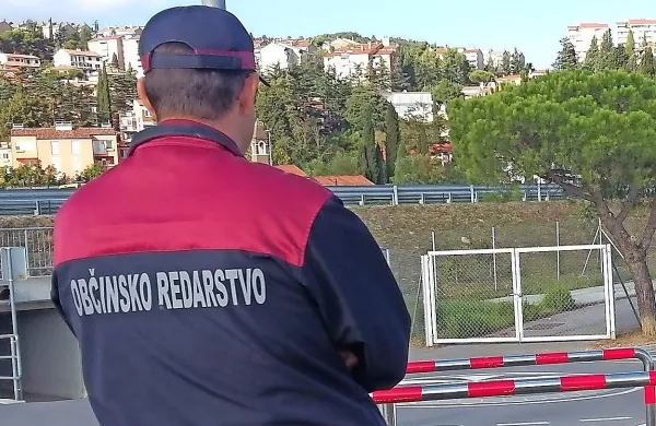 I&scaron;čejo &scaron;tiri občinske redarje