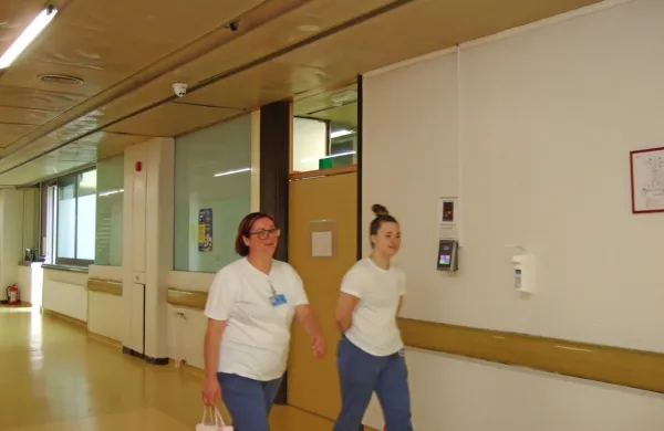 Na tem območju v kletni etaži bodo po preselitvi dela skupnih služb zgradili 
laboratorij s  PET-CT napravo s posebnim izhodom za te preiskovance.    
