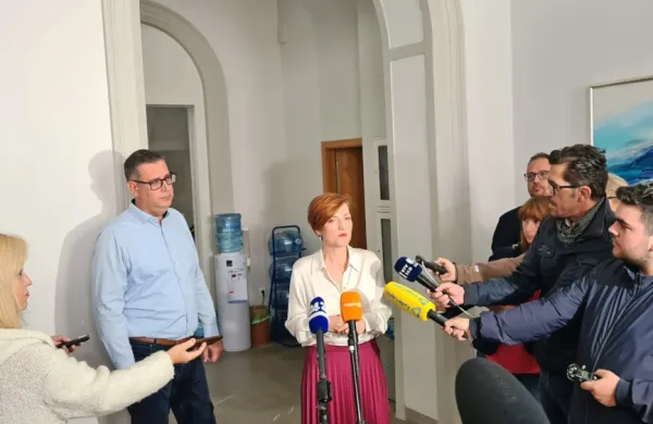 Izmislili naj bi si nove zgodovinske table s povsem novo podobo