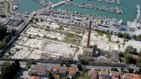 Projekt turistične stanovanjske gradnje na območju Arga, ki ga želi izpeljati podjetje Argolina, je živ že 20 let in četudi mu Izolani nasprotujejo, 
ostaja živ in si želi utreti svojo pot tudi v občinski prostorski načrt (OPN). 