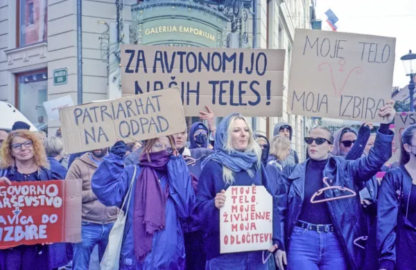 Shodu nasprotnikov pravice do splava nasprotuje veliko istrskih 
civilnih organizacij.