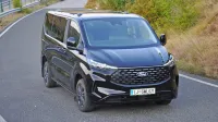 Tourneo custom je letos k nam pripeljal v popolnoma prenovljeni 
izvedbi, med kupci pa je še vedno najbolj priljubljen z dizelskim 
motorjem.