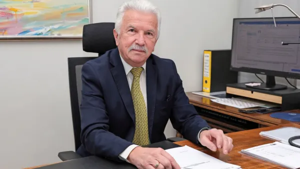 Milan Bogatič, župan Občine Izola, želi sprejeti OPN po meri 
občank in občanov, vendar tudi tehta ponudbo podjetja Argolina, 
ki bi na območju Arga gradilo stanovanja.  