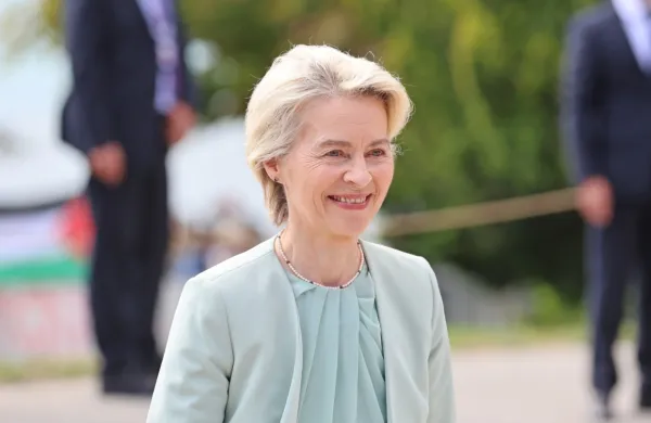 Predsednica Evropske komisije Ursula von der Leyen je napovedala, da bo EU Ukrajini v okviru zaveze skupine G7 namenila 
posojilo v višini 35 milijard evrov.