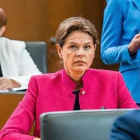Ministrica za infrastrukturo Alenka Bratušek  je zagotovila, da bo 
projekt drugi tir končan do konca prihodnjega leta. Po njem pa 
bodo vlaki začeli voziti v prvi polovici leta 2026.