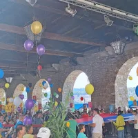 Protestni&scaron;ka nedelja v Kopru: na Titovem trgu in v Taverni so se zbrali zagovorniki in nasprotniki pravice do splava (FOTO)