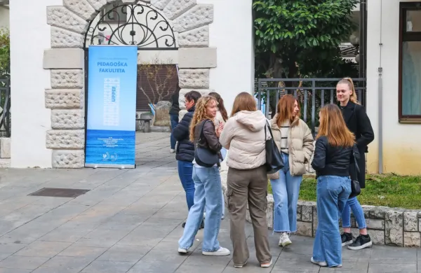  Z razpisom za dodelitev štipendij  naj bi spodbudili mlade za 
izobraževanje v  pedagoških študijskih programih.