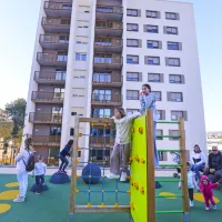 Odprli tretji blok s 75 stanovanji, župan napovedal &scaron;e 46 novih najemnih stanovanj nad Dolinsko cesto (FOTO)
