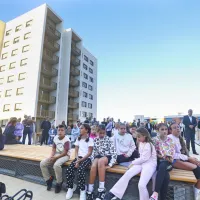 Odprli tretji blok s 75 stanovanji, župan napovedal &scaron;e 46 novih najemnih stanovanj nad Dolinsko cesto (FOTO)