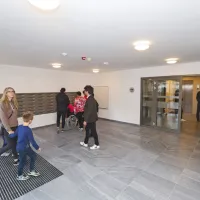 Odprli tretji blok s 75 stanovanji, župan napovedal &scaron;e 46 novih najemnih stanovanj nad Dolinsko cesto (FOTO)
