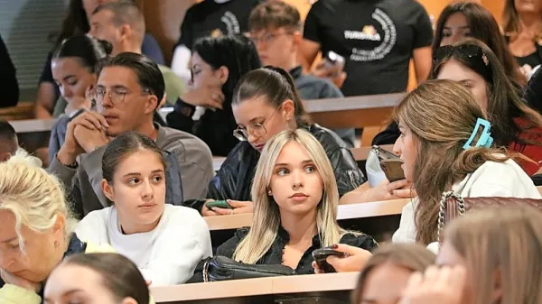  Univerza na Primorskem je brucke in bruce sprejela v prostorih Turistice.