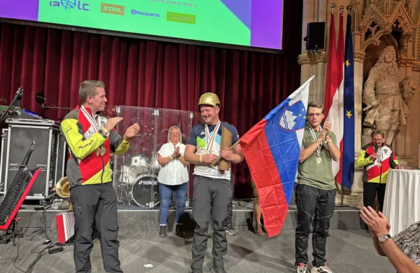  Aljaž Bajc, svetovni prvak v kategoriji mladincev, na  podelitvi   v 
dunajski mestni hiši.