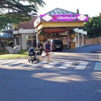 Delovanje casinoja v hotelu Metropol postaja vse težje,  saj je hotel 
občutno skrajšal odpiralni čas, poleg tega pa je odprt zgolj 
sezonsko. 