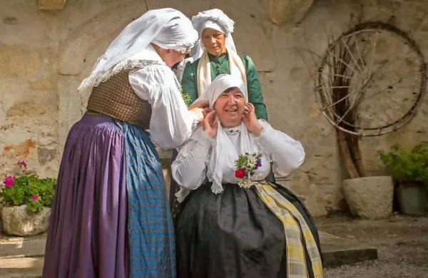 V Sežani fotografska razstava Vlaste Gorup o Kra&scaron;ki ohceti