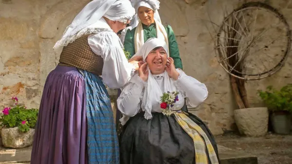 V Sežani fotografska razstava Vlaste Gorup o Kra&scaron;ki ohceti