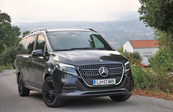 Mercedesov potniški kombi bo v takšni bogati konfiguraciji 
nagovarjal poslovne kupce.
