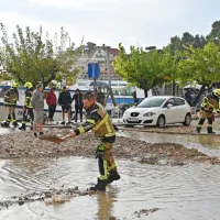 V Podgori na Makarski rivieri je voda zalila ulice in vdrla v številne 
hiše in objekte.