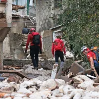 Umrlo najmanj 13 ljudi, v teku kriminalistična preiskava (VIDEO)
