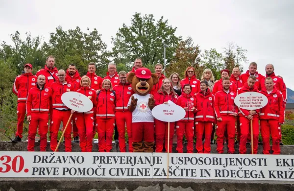 Včeraj so v Radovljici organizirali jubilejno 30. državno preverjanje 
usposobljenosti ekip prve pomoči Civilne zaščite in Rdečega križa 
Slovenije.