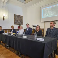 Včeraj so v Piranu      podpisali pismo o nameri za uresničitev pobude 
o ustanovitvi Interdisciplinarnega nacionalnega raziskovalno-razvojnega centra za trajnost Krog.