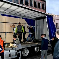 Na ponedeljkovo jutro se je pred stolno cerkev v središču Kopra 
pripeljal tovornjak, naložen z oltarno sliko neprecenljive vrednosti. 