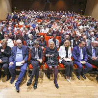 Častitljivo obletnico Radia Koper je v Kulturnem domu pospremila 
množica ljudi.