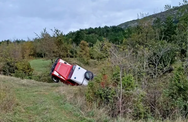 Ukradli so dve gasilski vozili. Pozneje so ju našli, a so precej 
poškodovani.
