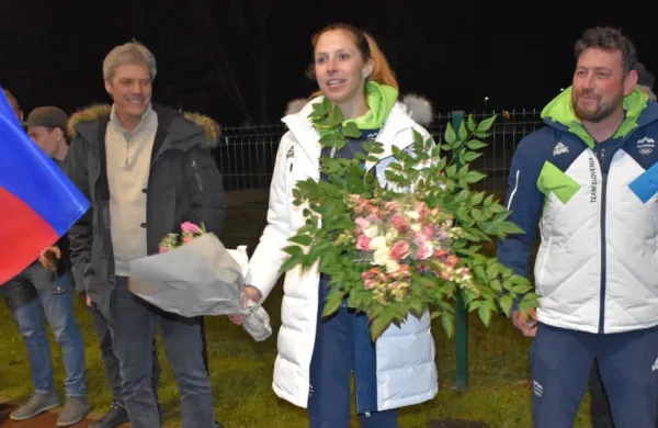 Novogoriška olimpijka Ana Bucik  Jogan bo tudi to zimo  sodelovala 
s serviserjem Andrejem Čerinom (desno).