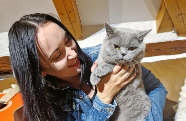 Tinkara Kovač ima zelo rada mačke, če bi lahko, pa bi doma imela 
tudi leva, tigra ali pumo.
