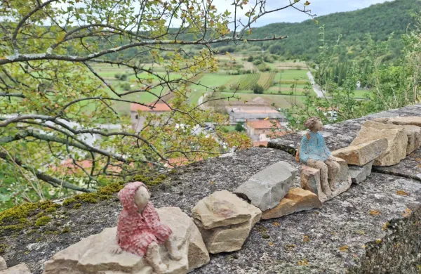 Morda vas pot ta konec tedna zanese tudi v Kubed v koprskem 
zaledju, kjer je pod znamenitim zvonikom s petimi vogali na 
prostem na ogled razstava skulptur umetnice Urše Toman, ki so 
nastale v času njene rezidence v hiši kulture Alojza Kocjančiča.