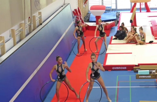Ajdovsko dvorano je preizkusila tudi skupina ritmičnih gimnastičark  iz pobratenega  italijanskega Quiliana.