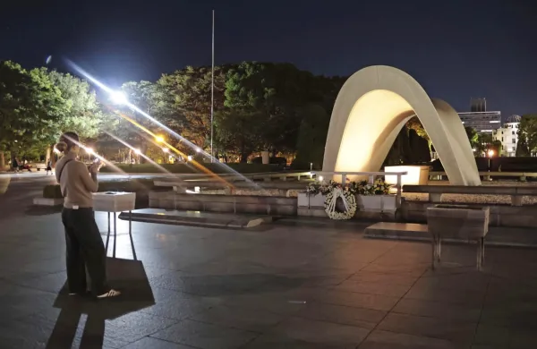  Spominski park miru v Hirošimi je svečen je dediščini Hirošime kot 
prvega mesta na svetu, ki je ob koncu druge svetovne vojne 
utrpelo jedrski napad.