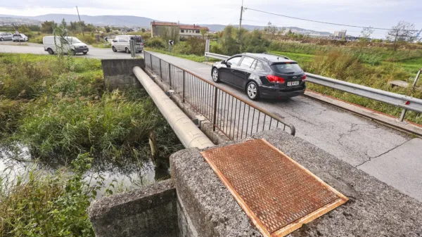 Ozko grlo na mostu čez Ankaranski obrobni kanal bo rešil nov 
most, ki pa je v sklopu obnove železniške ceste na zadnjem 
mestu. 