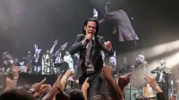 Nick Cave je v Zagrebu predstavil tako skladbe z nove plošče Wild God kakor nekatere divje zimzelene .  
